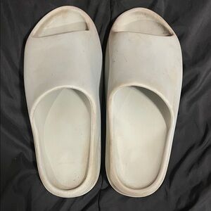 Yeezy Slides Light Gray